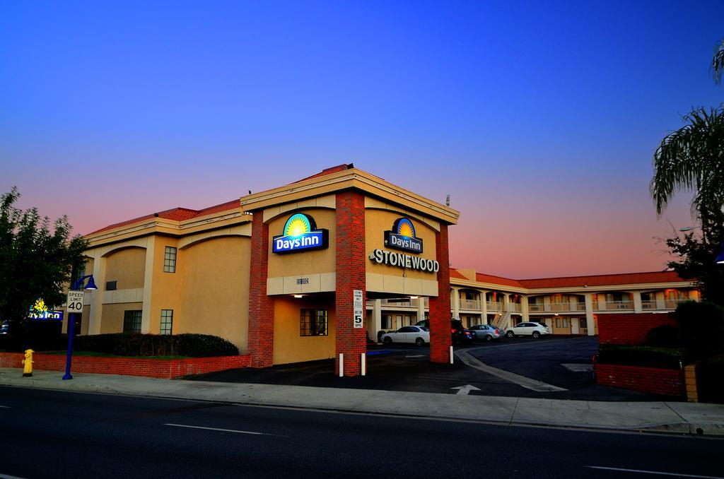 Days Inn By Wyndham Downey Eksteriør billede